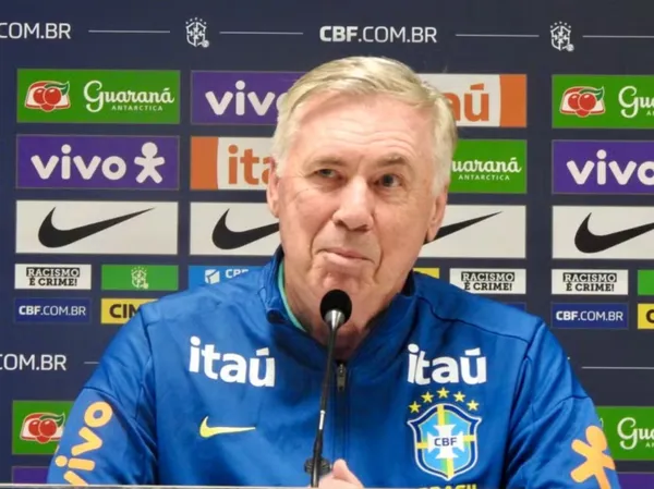 Carlo Ancelotti durante entrevista coletiva pelo Brasil (foto: Pablo PORCIUNCULA / AFP)