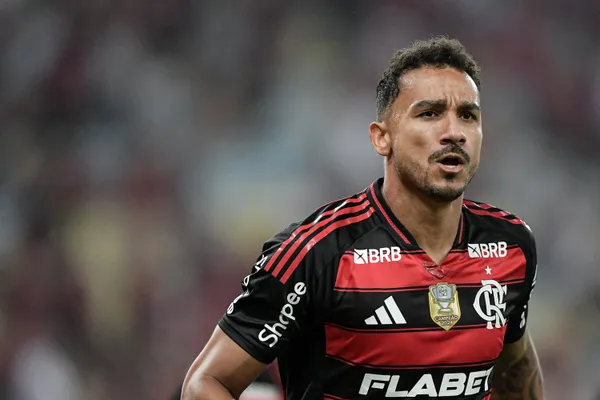 Danilo em ação pelo Flamengo