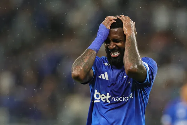 Ex-jogador do Flamengo, Gerson em ação pelo Cruzeiro