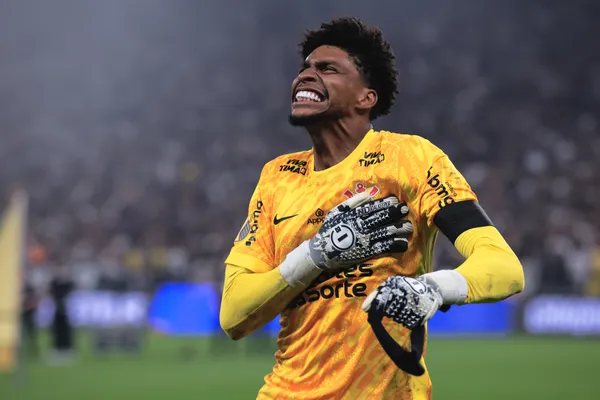 Hugo Souza, do Corinthians, é um dos monitorados por Ancelotti para vaga de Alisson na Seleção Brasileira. Foto: Thiago Ribeiro/AGIF