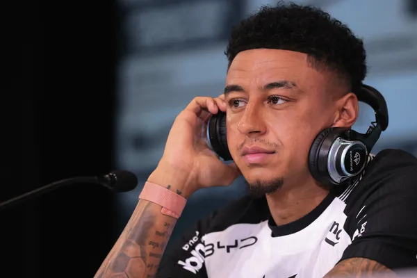 Jesse Lingard fala com a imprensa durante sua apresentação como novo jogador do corinthians antes de partida contra o Coritiba no estádio Arena Corinthians pelo campeonato Brasileiro A 2026. Foto: Ettore Chiereguini/AGIF