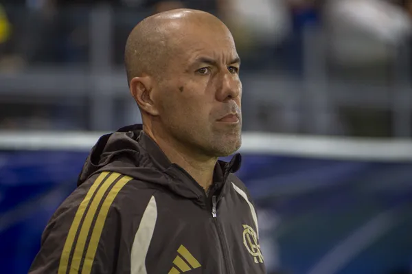 Leonardo Jardim técnico do Flamengo durante partida contra o Bragantino no estádio Cícero De Souza Marques pelo campeonato Brasileiro A 2026. Foto: Anderson Romão/AGIF