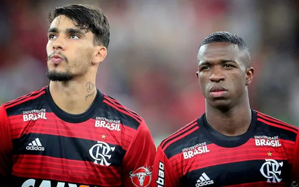 Lucas Paquetá e Vinicius Júnior em ação pelo Flamengo