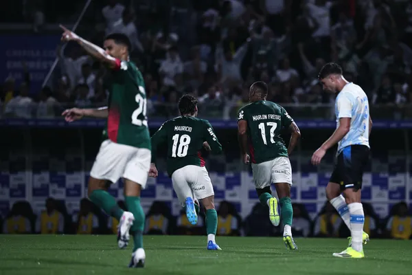 Marlon Freitas jogador do Palmeiras comemora seu gol durante partida contra o Grêmio no estádio Arena Barueri pelo campeonato Brasileiro A 2026. Foto: Ettore Chiereguini/AGIF