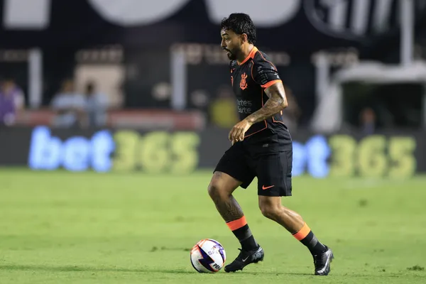 Matheus Bidu em ação pelo Corinthians. Foto: Marcello Zambrana/AGIF