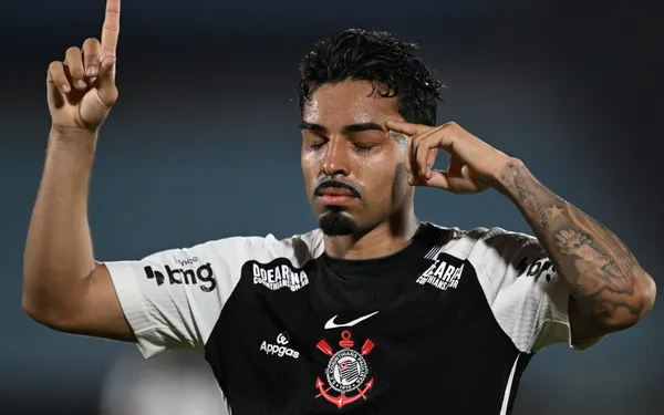 Matheus Bidu em ação pelo Corinthians. Foto: Robson Mafra/AGIF