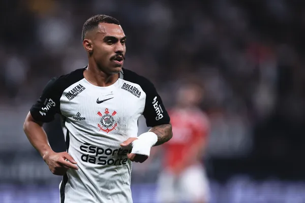 Matheuzinho em ação pelo Corinthians. Foto: Paulo De Tarso/AGIF