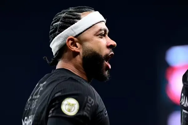 Memphis Depay em ação pelo Corinthians. Foto: Jota Erre/AGIF