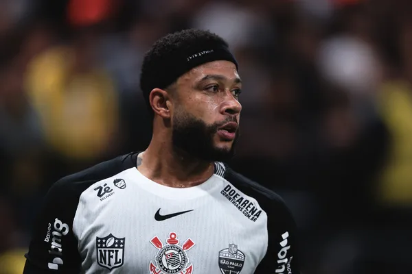 Memphis Depay teve lesão grau 2 e desfalcará o Corinthians. Foto: Ettore Chiereguini/AGIF