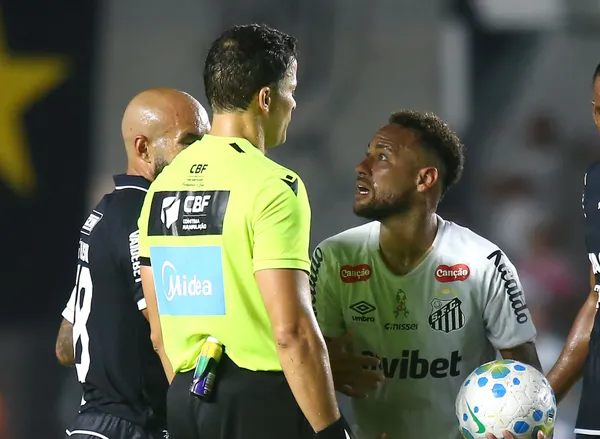 Neymar jogador do Santos durante partida contra o Remo no estádio Vila Belmiro pelo campeonato Brasileiro A 2026. Foto: Mauricio De Souza/AGIF