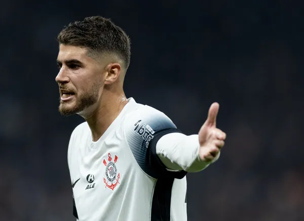 Pedro Raul segue no Corinthians - Foto: Fabio Giannelli/AGIF.