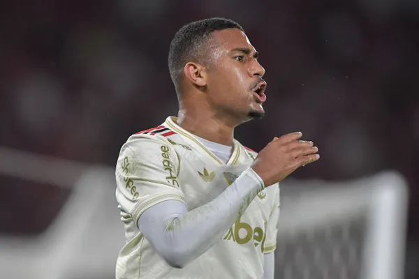 Samuel Lino não deseja deixar o Flamengo neste momento. Foto: Ettore Chiereguini/AGIF