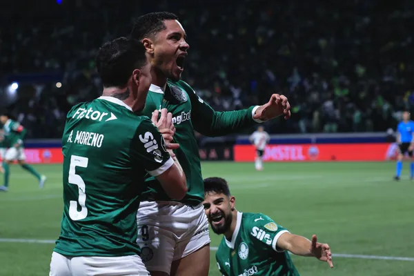 Vitor roque comemorando gol contra o River Plate. Foto: Marcelo Zambrana/AGIF