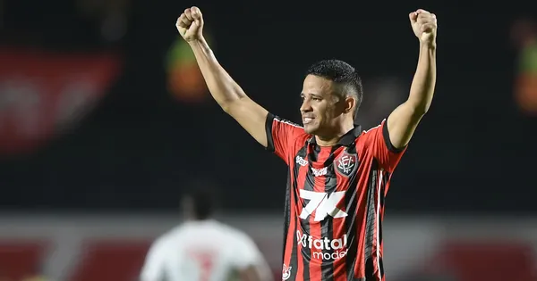 Erick jogador do Vitoria durante partida contra o Internacional no estádio Barradão pelo campeonato Brasileiro A 2025. Foto: Jhony Pinho/AGIF