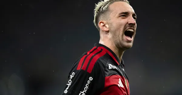 Léo Ortiz jogador do Flamengo comemora gol durante partida contra o Cruzeiro no estádio Maracanã pelo campeonato Brasileiro A 2026. Foto: Jorge Rodrigues/AGIF
