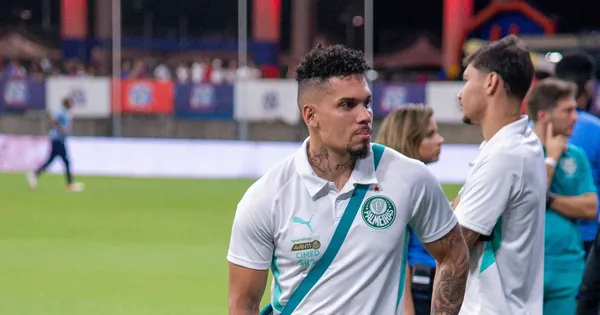 Paulinho jogador do Palmeiras durante partida contra o Bahia no estádio Arena Fonte Nova pelo campeonato Brasileiro A 2026. Foto: Jhony Pinho/AGIF
