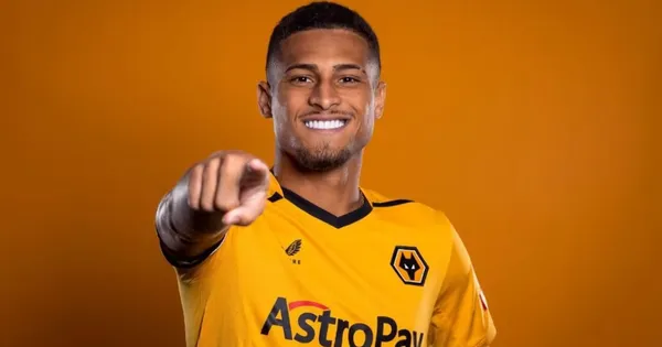 Volante tem o futuro incerto - Foto: Judit Cartiel/Getty Images.