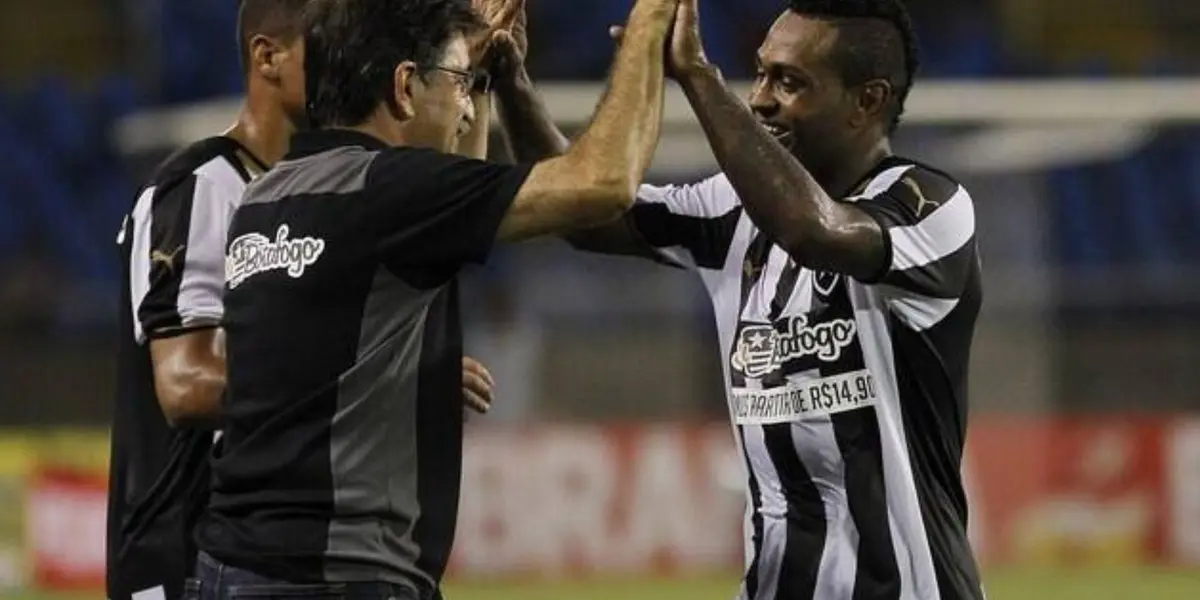 Atacante surgiu no Botafogo e talento com dribles o fez ser comparado com Mané Garrincha