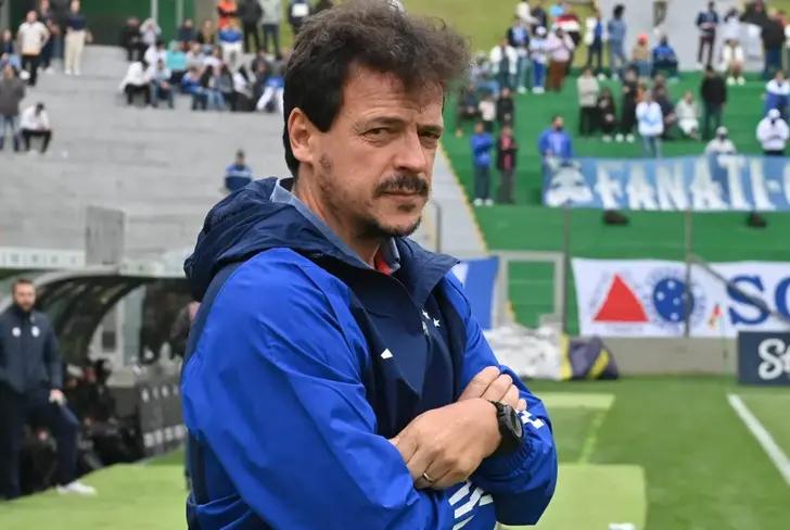 Fernando Diniz continua no Cruzeiro