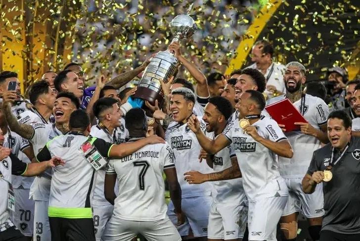 Título do Botafogo na Libertadores dá feito inédito ao Rio: três campeões consecutivos da mesma cidade pela primeira vez na história do torneio