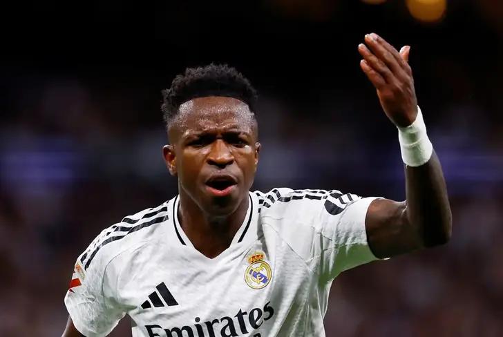 Vinicius Junior festeja gol com a camisa do Real Madrid