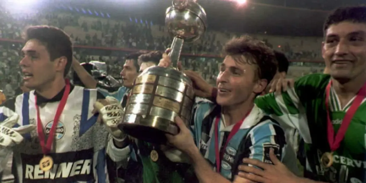Jogador foi campeão e artilheiro da Copa Libertadores da América, além de ter feito sucesso na Europa