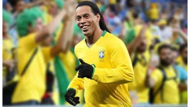 Ronaldinho Gaúcho com a camisa do Brasil