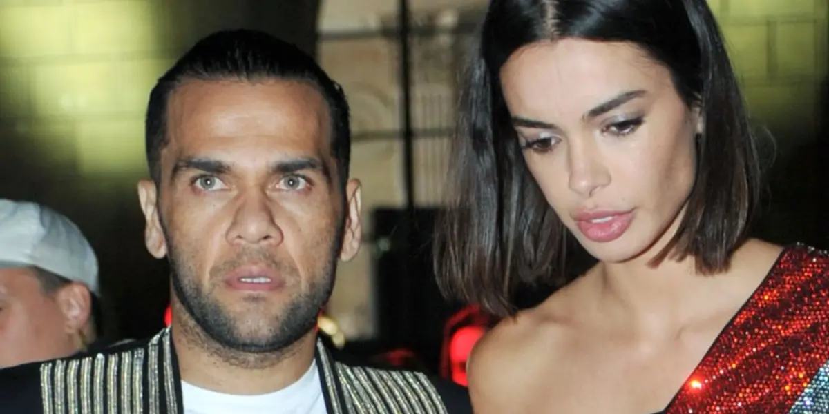 A modelo foi casada com o lateral durante oito anos