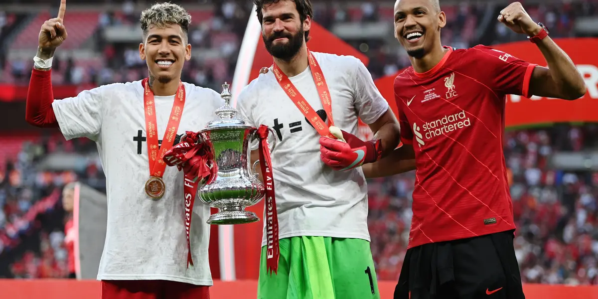 Alisson foi um dos heróis, ao defender uma penalidade