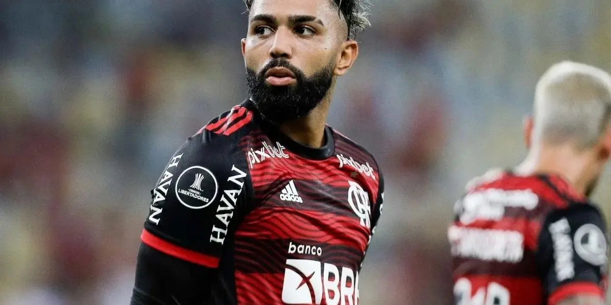 Atacante ironizou arbitragem do clássico