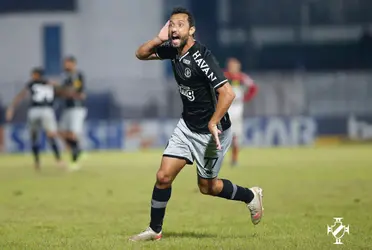 Camisa 10 vascaíno mandou recado para Ibrahimovic: "Já ganhou muito dinheiro aí"