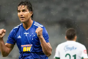 Centroavante não vem tendo oportunidades no clube celeste e está próximo de fechar com o Cerro Porteño