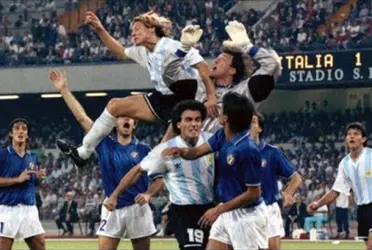 Ele ainda atuou por gigante inglês, onde foi companheiro de jogador brasileiro