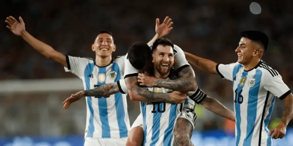 Em sua primeira partida após o título da Copa do Mundo, jogadores da Argentina cantaram músicas provocando a Seleção Brasileira