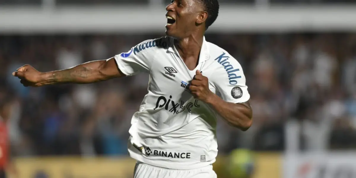 Equatoriano quase deixou o clube, mas possível saída de atacante titular pode dar nova chance a ele