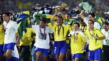 Estrela do penta em 2002 sofre com críticas na Europa