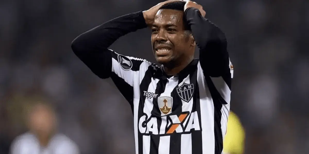 Ex-jogador foi condenado há oito anos de prisão pela Justiça da Itália