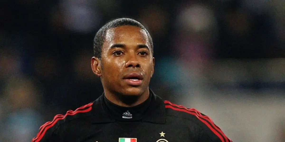 Ex-jogador posou ao lado de sua esposa