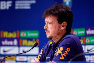 Jogador brasileiro sofreu lesão no jogo de domingo pela Premier League