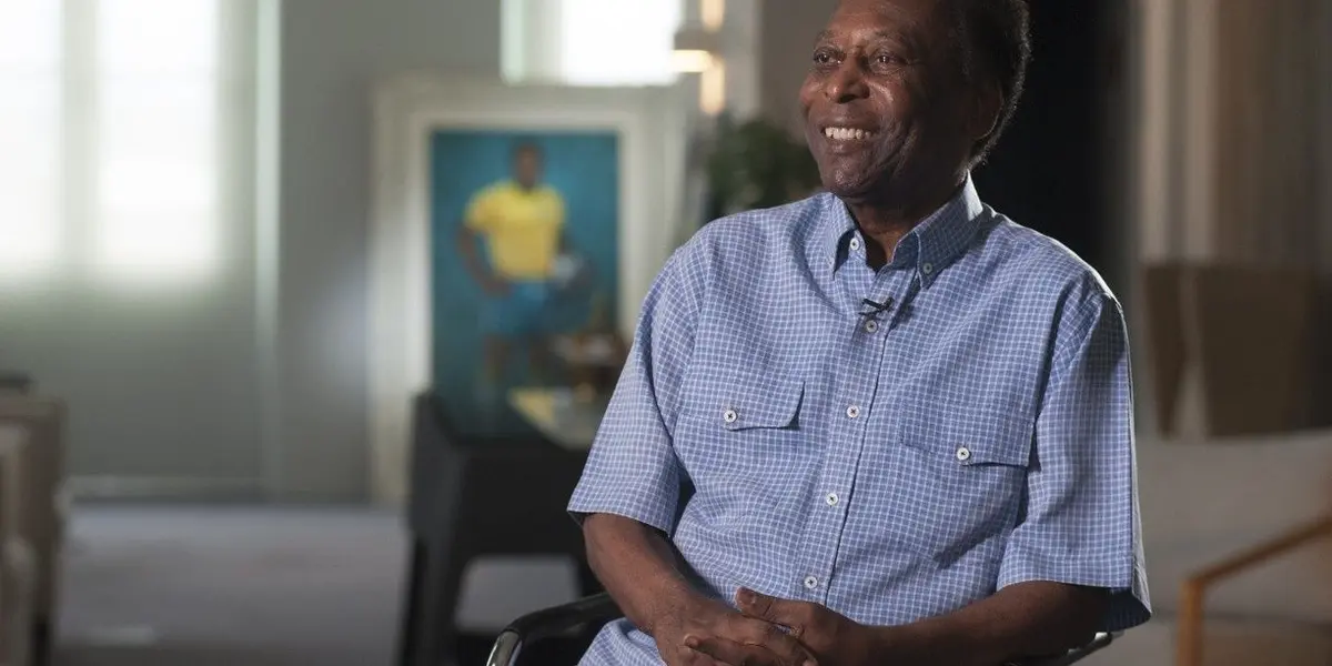 Jogador se emocionou ao homenagear o Rei do Futebol