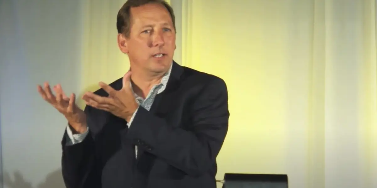 John Textor, sócio do Crystal Palace, da Inglaterra, tem conversas avançadas para adquirir a SAF do clube carioca