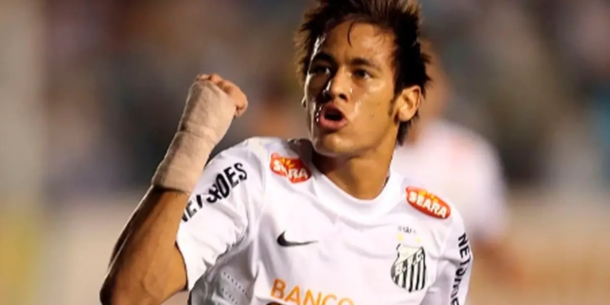 Neymar comemora gol com a camisa do Santos