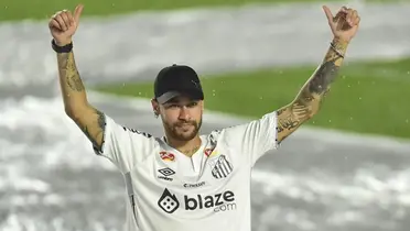 Neymar se prepara para o Brasileirão (Foto: Santos)