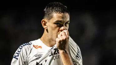 O jovem de 18 anos é um promissor jogador de futebol brasileiro