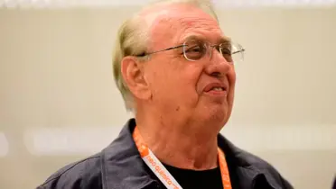 Osmar Stabile, presidente do Corinthians, antes de jogo contra o Vitória — Foto: Marcos Ribolli