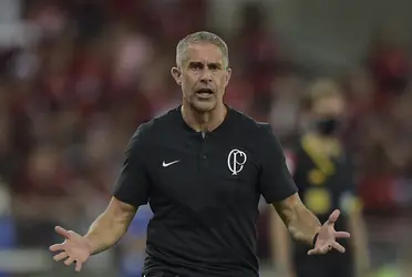 Sylvinho concorre ao prêmio de melhor treinador do mundo pela IFFHS