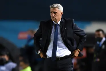 Técnico argentino cobra valores da rescisão de contrato