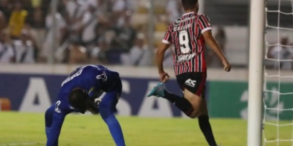 Time de Rogério Ceni esteve perdendo por 1-0, mas conseguiu virar nos últimos minutos e vencer por 2-1