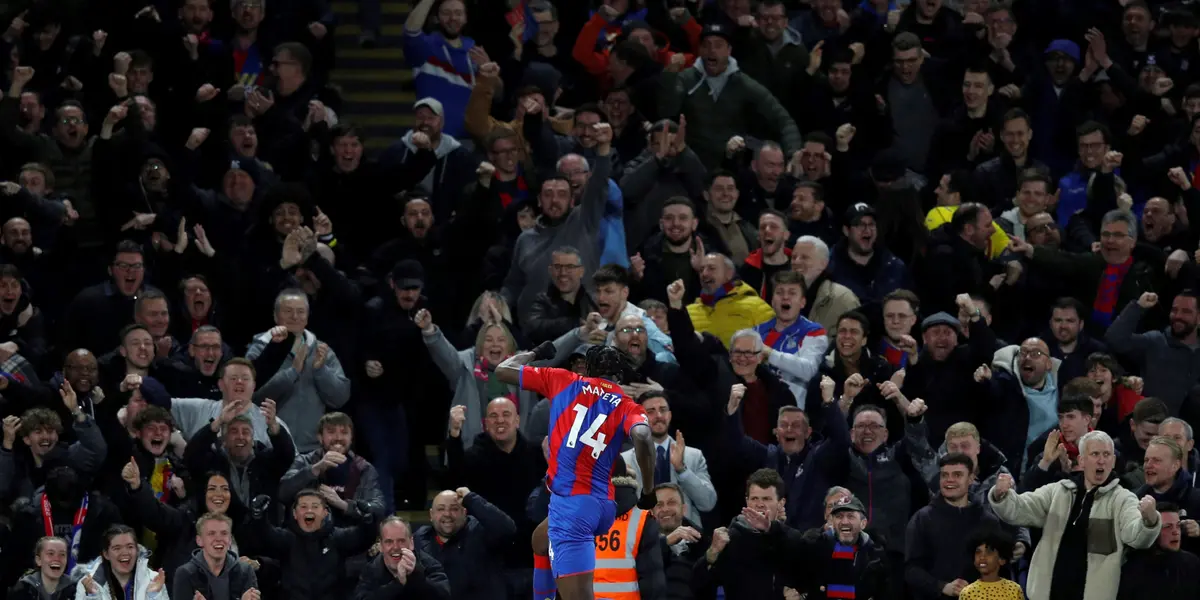 Tottenham sobe ao G-4