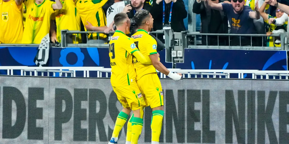 Triunfo por 1-0 no Stade de France